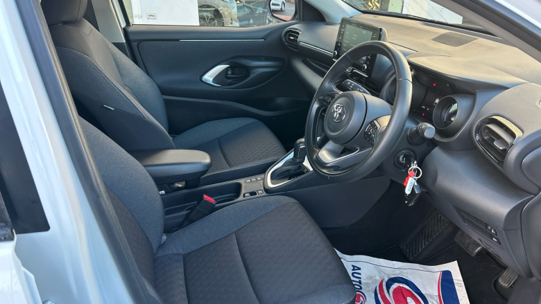 Toyota Yaris 1.5 Hybrid Design 5dr CVT Hybrid Hatchback